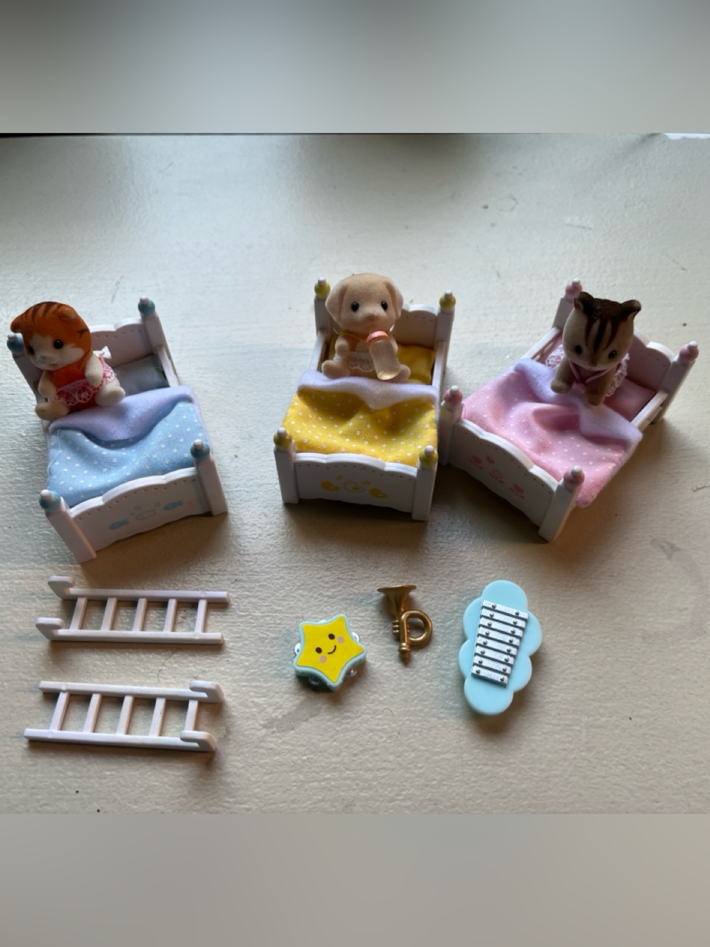Calico Critters Triplet Baby Animal Bed Set
